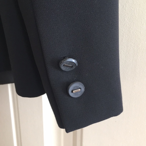Tahari like new black jacket. Black. Sz 6 - Picture 4 of 5